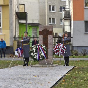 220f43d8-b8bf-4c90-a00c-201eecbc7a70